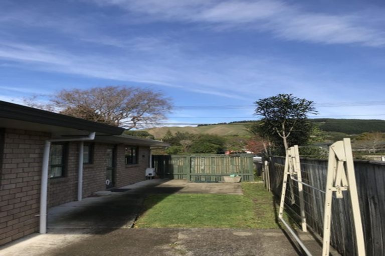 Photo of property in 2 Kowhai Grove, Waikanae, 5036