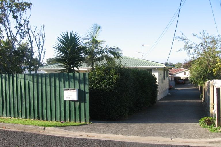 Photo of property in 1/296 Wairau Road, Glenfield, Auckland, 0629