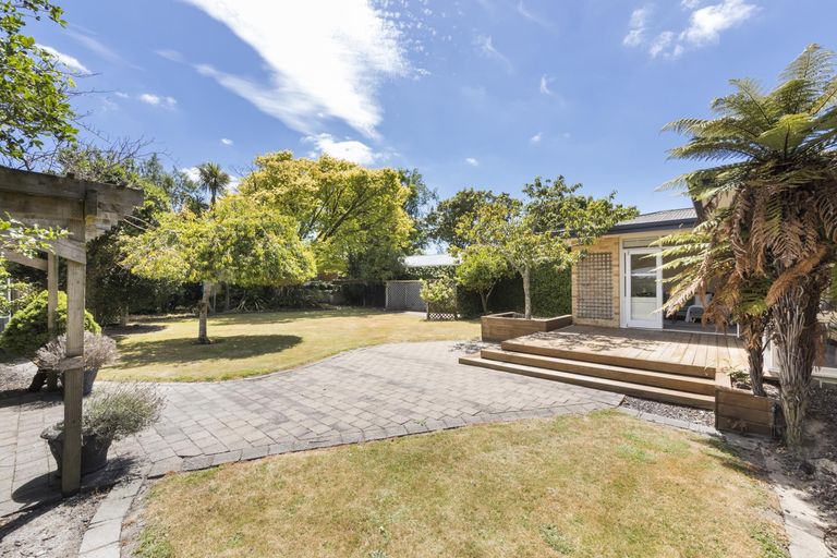 Photo of property in 19 Surrey Crescent, Hokowhitu, Palmerston North, 4410