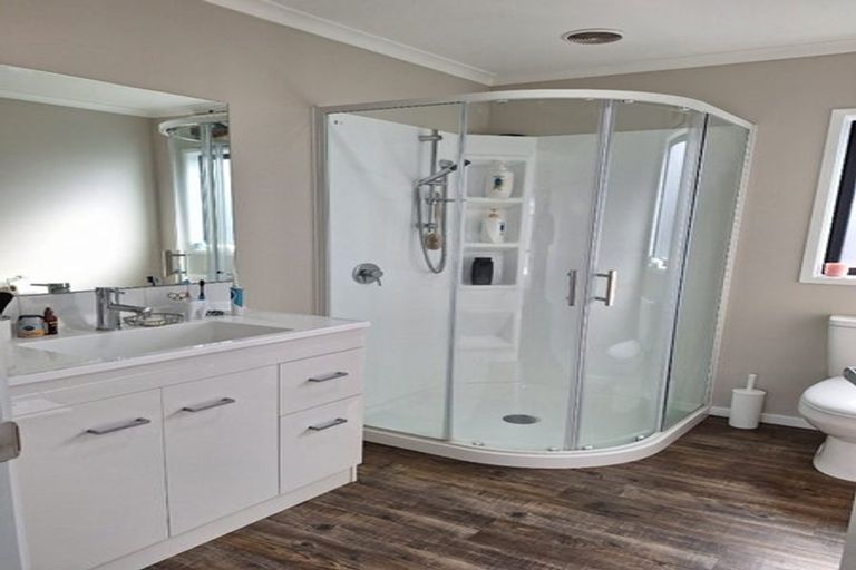 Photo of property in 44 Te Kaeaea Crescent, Wallaceville, Upper Hutt, 5018