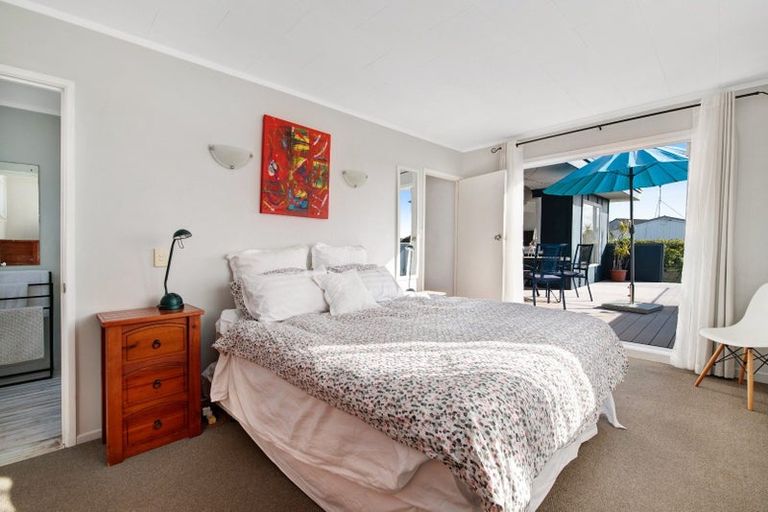 Photo of property in 15 Beach Road, Manly, Whangaparaoa, 0930
