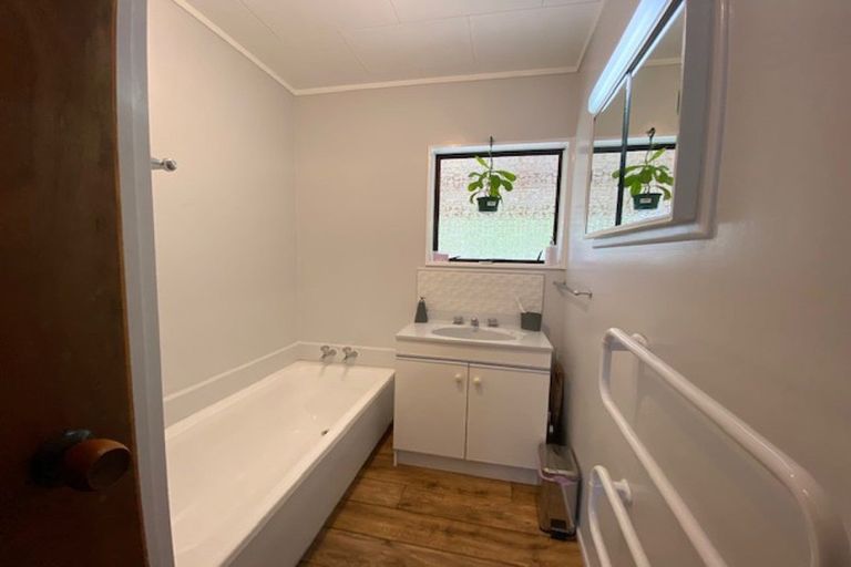 Photo of property in 9 Chisholm Place, Carterton, 5713