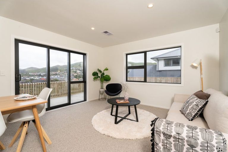 Photo of property in 50 Farnworth Terrace, Glenside, Wellington, 6037