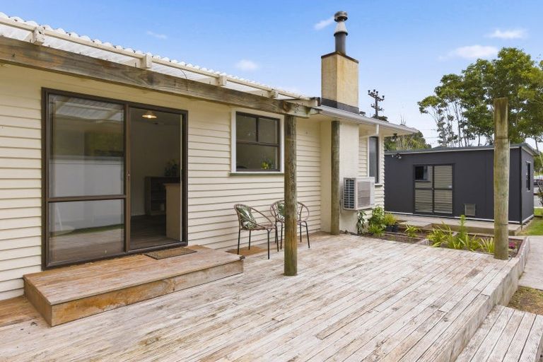 Photo of property in 52 Ruahine Street, Paraparaumu, 5032