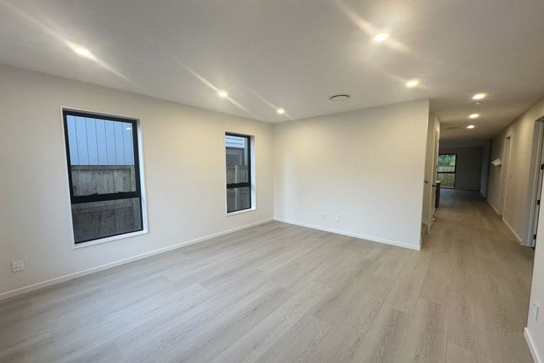 Photo of property in 23 Drumnaconagher Road, Flat Bush, 2019