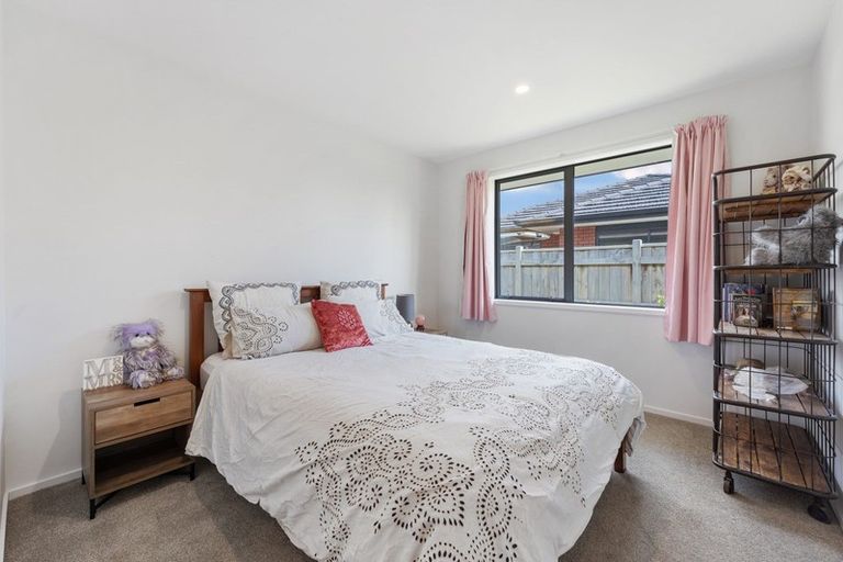 Photo of property in 6 Greenridge Lane, Merrilands, New Plymouth, 4312