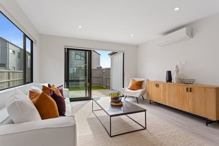 Photo of property in 17 Park Green Avenue, Rosehill, Papakura, 2113