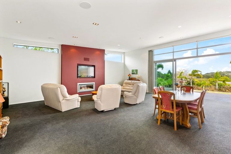 Photo of property in 8 Kerema Way, Schnapper Rock, Auckland, 0632