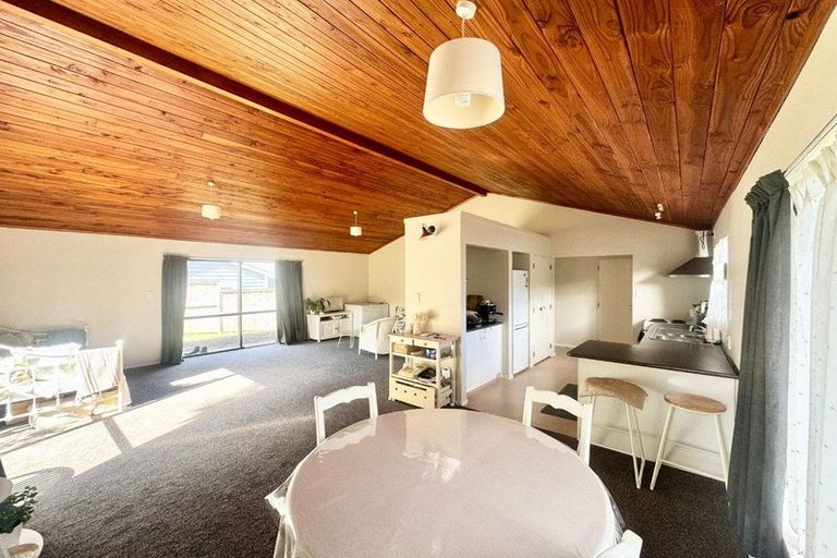 Photo of property in 28 Stottholm Road, Titirangi, Auckland, 0604