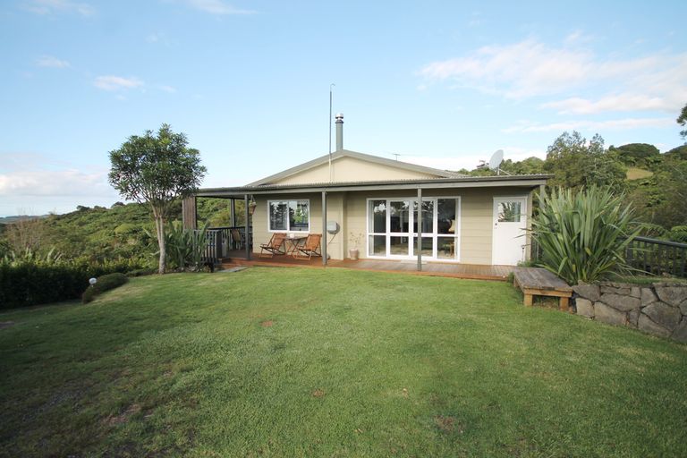 Photo of property in 879 Ponga Road, Opaheke, Papakura, 2584