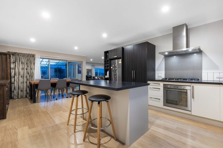 Photo of property in 6 Grace Cove, Aotea, Porirua, 5024