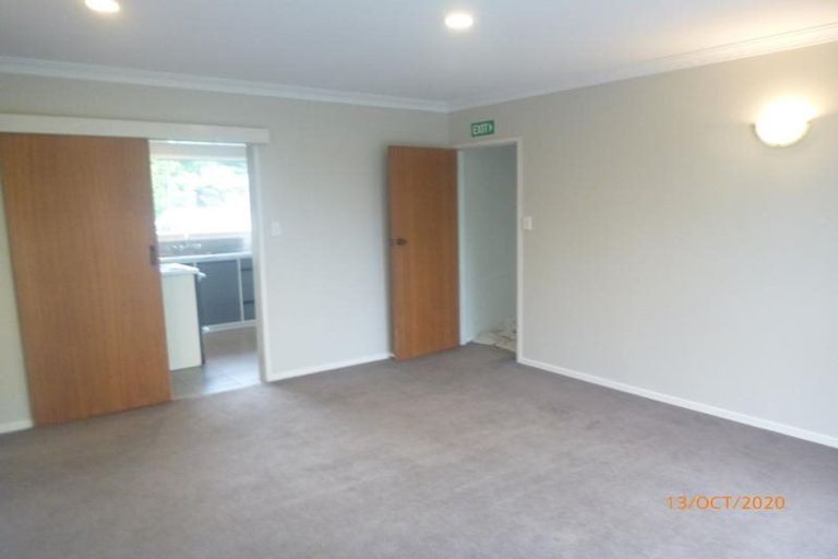 Photo of property in 2/1b Divich Avenue, Te Atatu South, Auckland, 0610