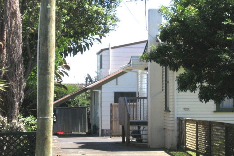 Photo of property in 1/226 Rangatira Road, Beach Haven, Auckland, 0626