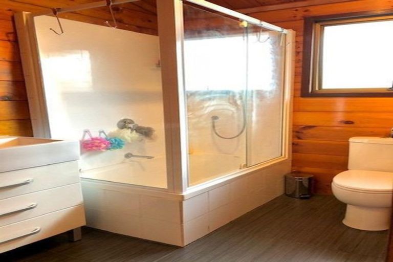 Photo of property in 130 Hutchinsons Road, Bucklands Beach, Auckland, 2014