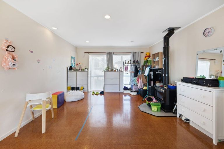 Photo of property in 70 Priestley Drive, Bucklands Beach, Auckland, 2014