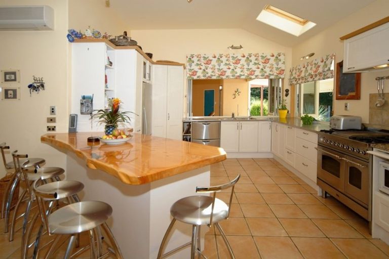 Photo of property in 10 Rangitane Road, Kerikeri, 0294