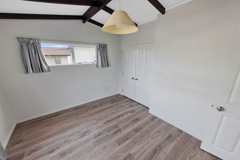 Photo of property in 112a Tiroroa Avenue, Te Atatu South, Auckland, 0610