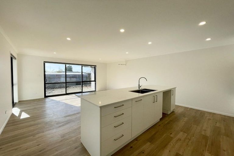 Photo of property in 25a Woodleigh Street, Frankleigh Park, New Plymouth, 4310