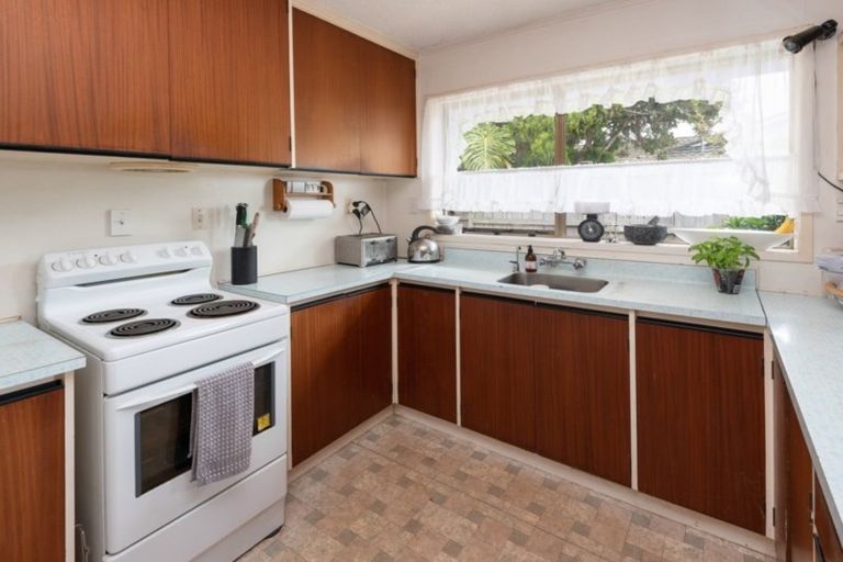 Photo of property in 2/77 Stanniland Street, Sunnyhills, Auckland, 2010