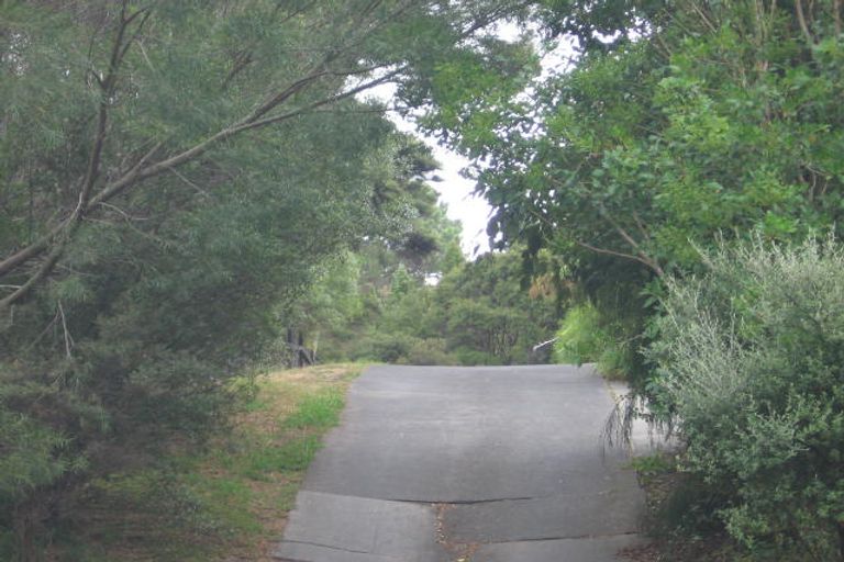 Photo of property in 2/23 Fernwood Grove, Bayview, Auckland, 0629