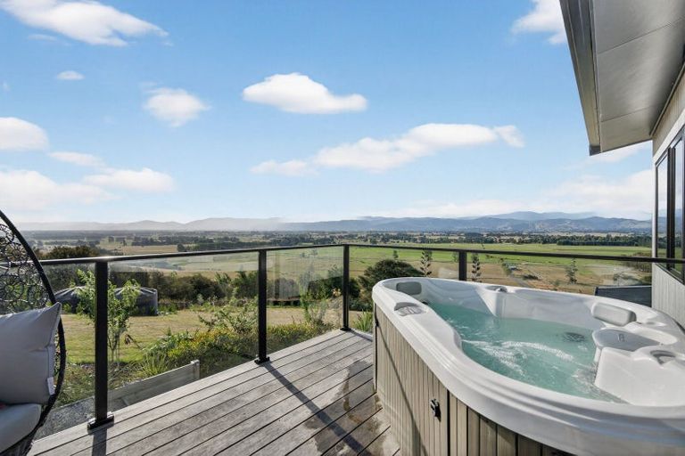 Photo of property in 12 Airstrip Ridge Road, Parkvale, Carterton, 5792