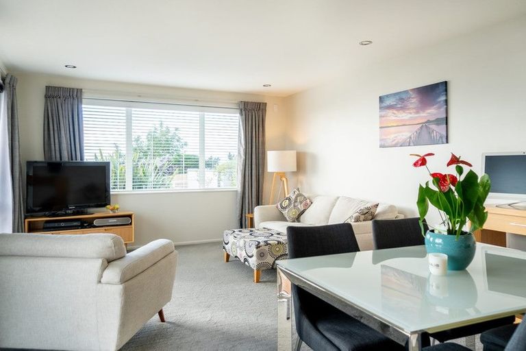 Photo of property in 4 The Rise, Mount Pleasant, Christchurch, 8081