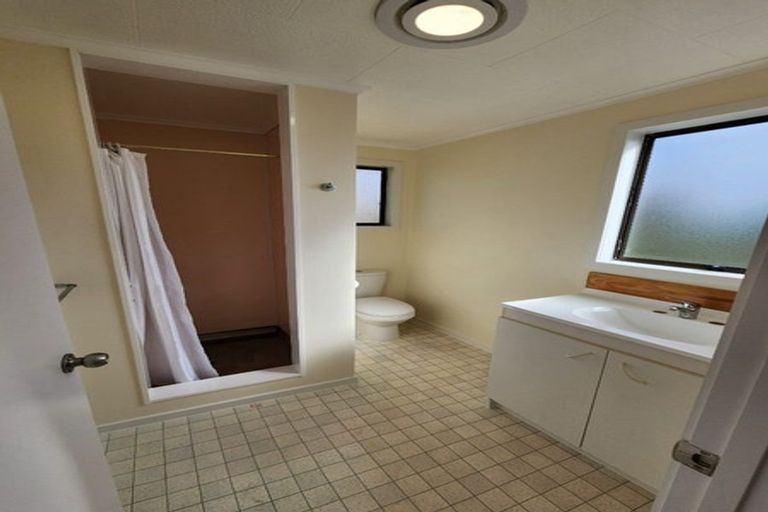 Photo of property in 39a Sturges Road, Henderson, Auckland, 0612