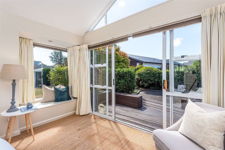 Photo of property in 37 Wai-iti Terrace, Burnside, Christchurch, 8052