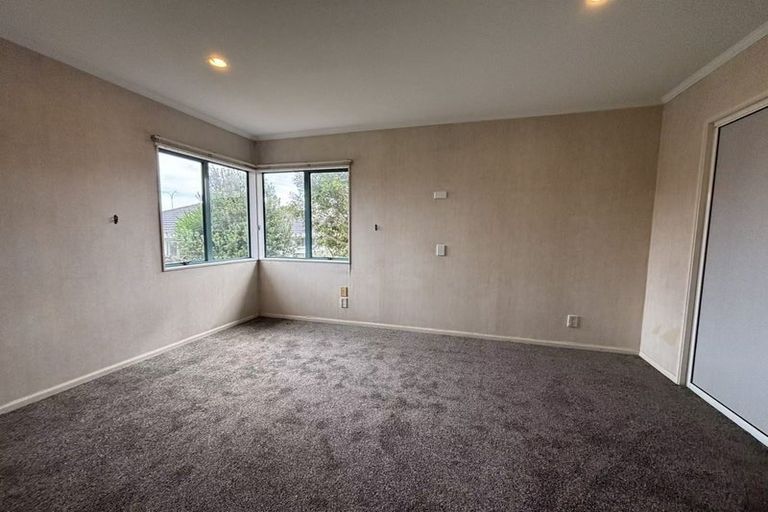 Photo of property in 2/15 Dunn Place, Farm Cove, Auckland, 2010