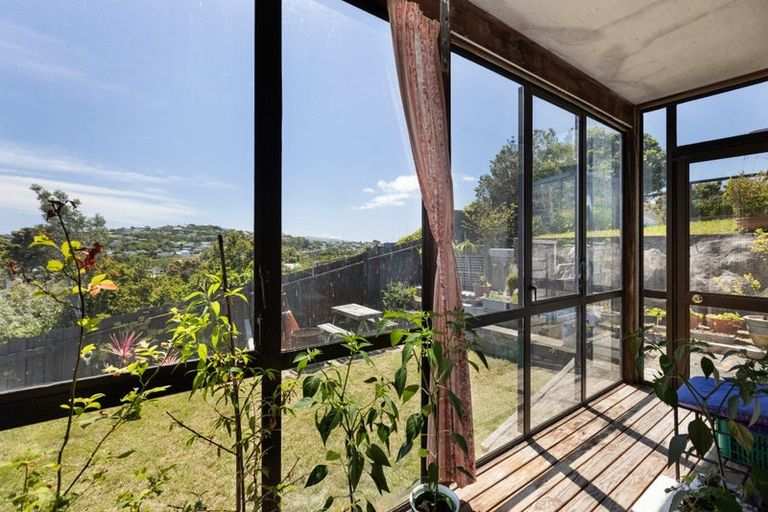 Photo of property in 25 Miles Crescent, Newlands, Wellington, 6037