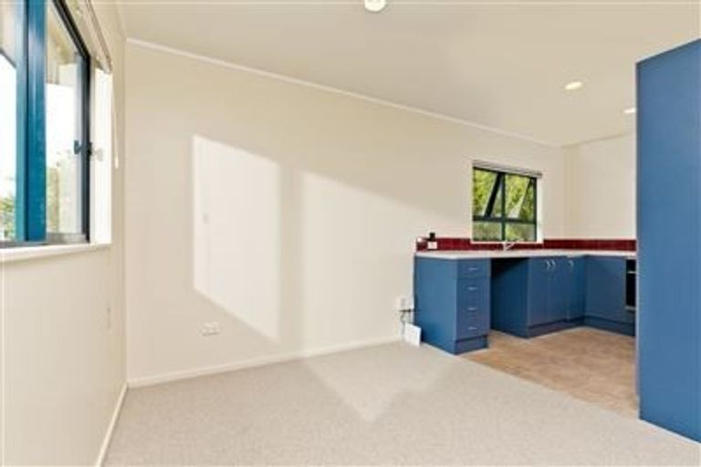 Photo of property in 12a Firle Place, Green Bay, Auckland, 0604