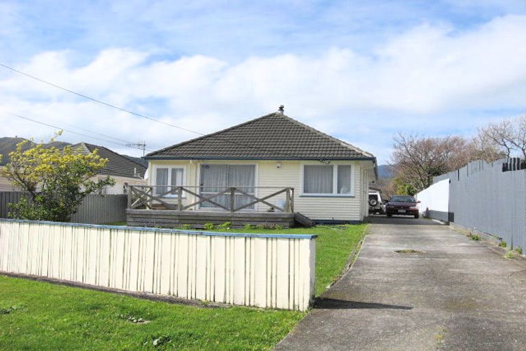Photo of property in 4 Rata Street, Wainuiomata, Lower Hutt, 5014
