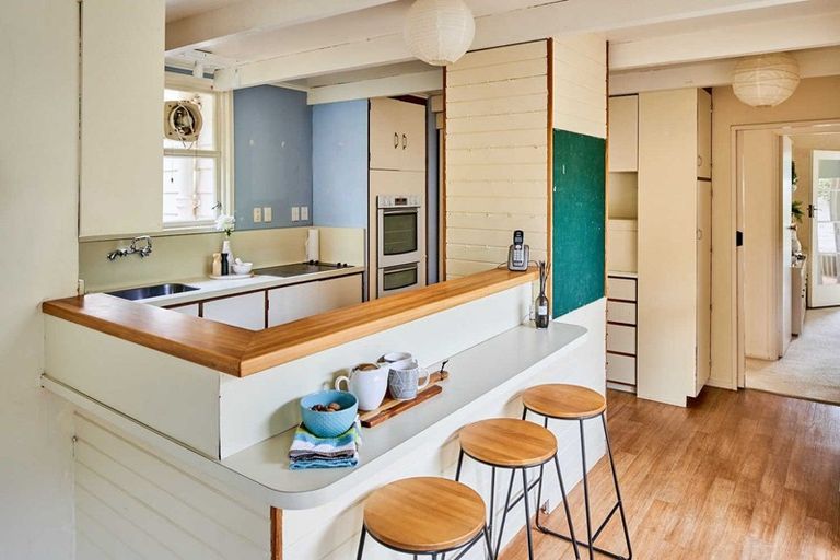 Photo of property in 398 Muritai Road, Eastbourne, Lower Hutt, 5013