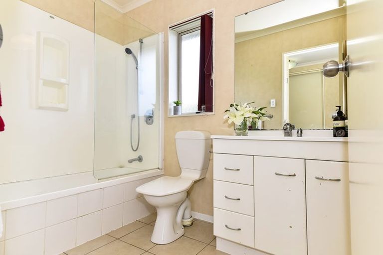 Photo of property in 32 Sandwick Drive, Weymouth, Auckland, 2103