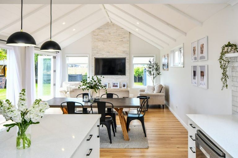 Photo of property in 25 Village Way, Ardmore, Papakura, 2582