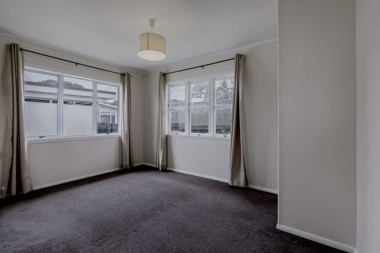 Photo of property in 1/74 Forest Hill Road, Henderson, Auckland, 0612