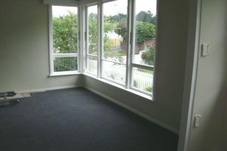 Photo of property in 28 Bellona Place, Cannons Creek, Porirua, 5024