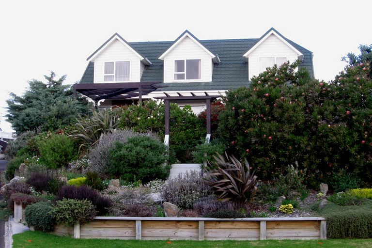 Photo of property in 4 Victor Grove, Waikanae Beach, Waikanae, 5036