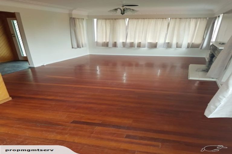 Photo of property in 15 Sherwood Avenue, Te Atatu South, Auckland, 0610