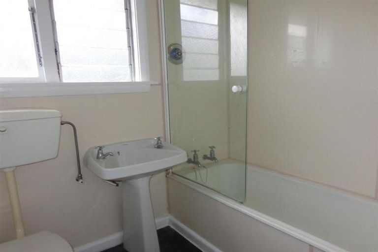 Photo of property in 32 Jennifer Street, Bryndwr, Christchurch, 8053