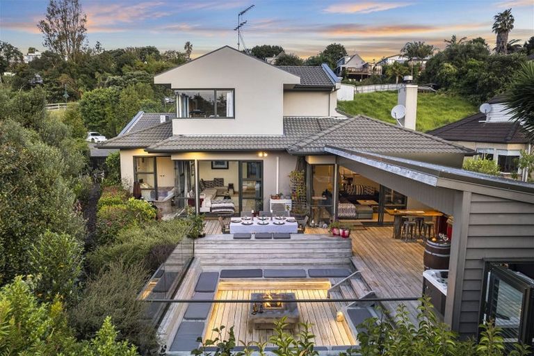 Photo of property in 16 Renlee Place, Shelly Park, Auckland, 2014