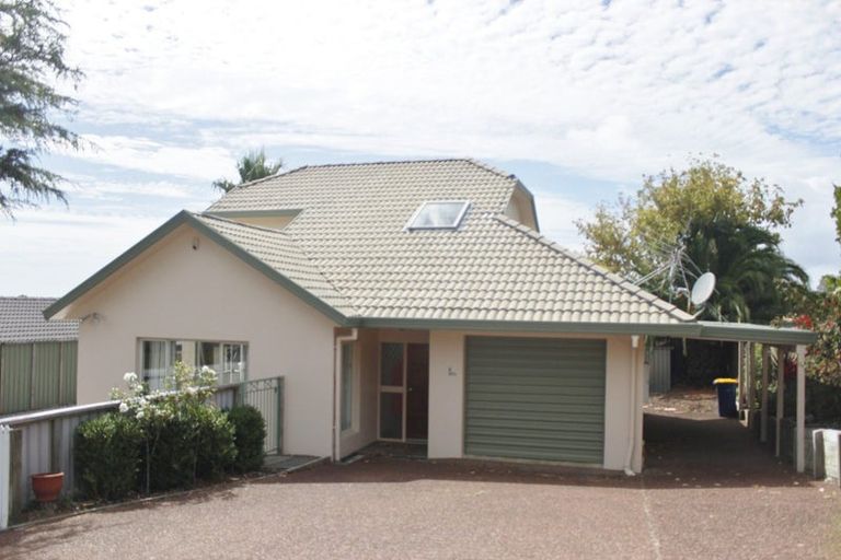 Photo of property in 1/32a Bronzewing Terrace, Unsworth Heights, Auckland, 0632