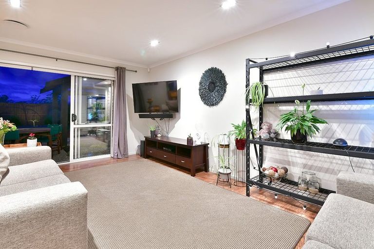 Photo of property in 6 Raabia Close, Parakai, 0830