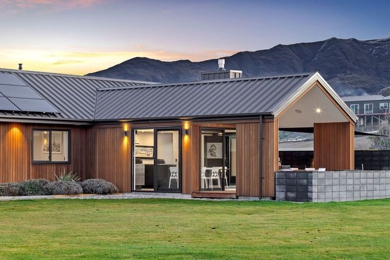 Photo of property in 18 Mount Linton Avenue, Wanaka, 9305