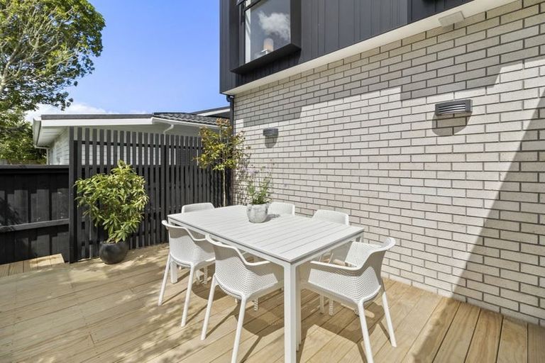 Photo of property in 5c Hillcrest Avenue, Hillcrest, Auckland, 0627