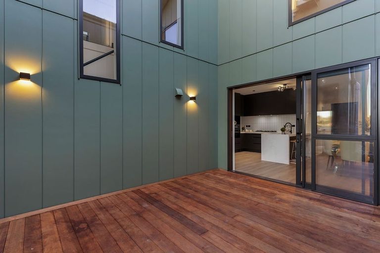 Photo of property in 33 Karaka Village Parade, Karaka, 2580