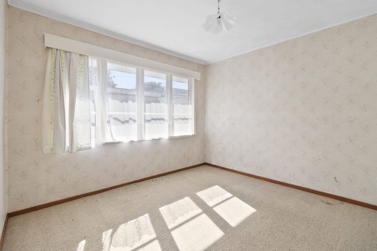 Photo of property in 2a Coniston Avenue, Te Atatu South, Auckland, 0610