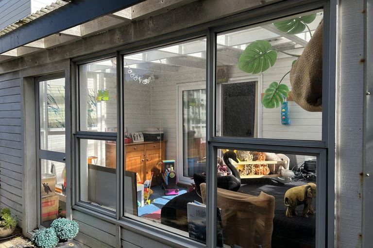 Photo of property in 207 Onepu Road, Lyall Bay, Wellington, 6022