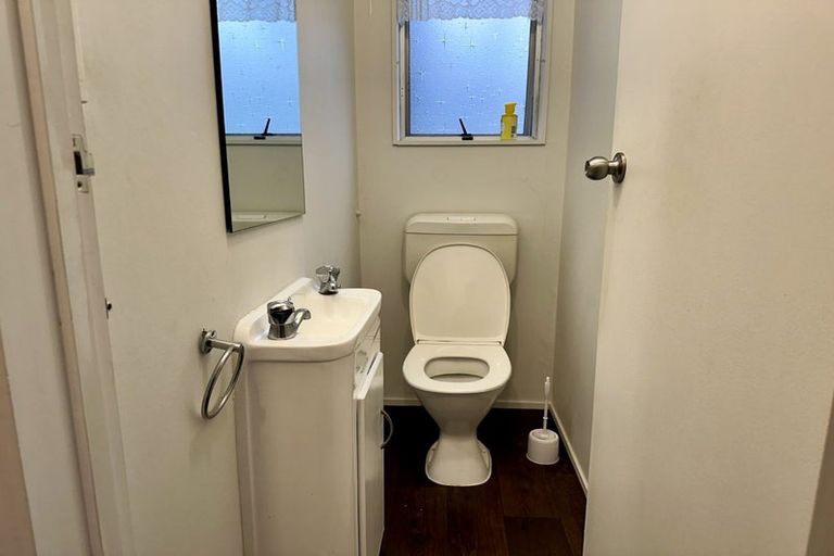 Photo of property in 2 Bryce Place, Kelvin Grove, Palmerston North, 4414