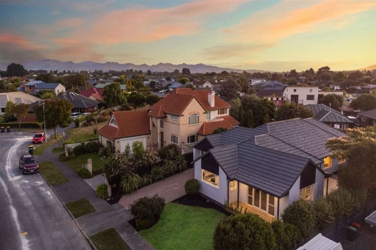 Photo of property in 4 Monterey Place, Parklands, Christchurch, 8083